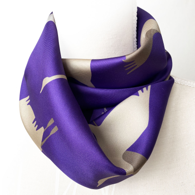 Eșarfa de mătase STOL DE COCORI 65 cm styling varianta